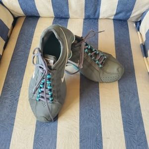 Nike Shox Grey and Turquoise (Tiffany green)size 6